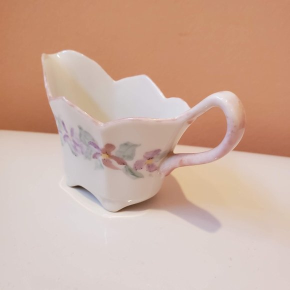 Vintage Creamer with Flowers, Upcycled Pink Cream Pitcher, Handpainted Pottery - Picture 3 of 6